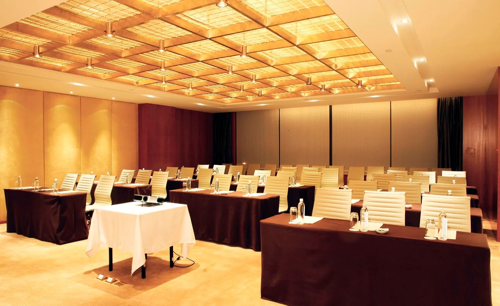 Hilton Shanghai City Center -Steps From Iconic Landmarks Wukang Mansion And Jing'An Temple Hotel