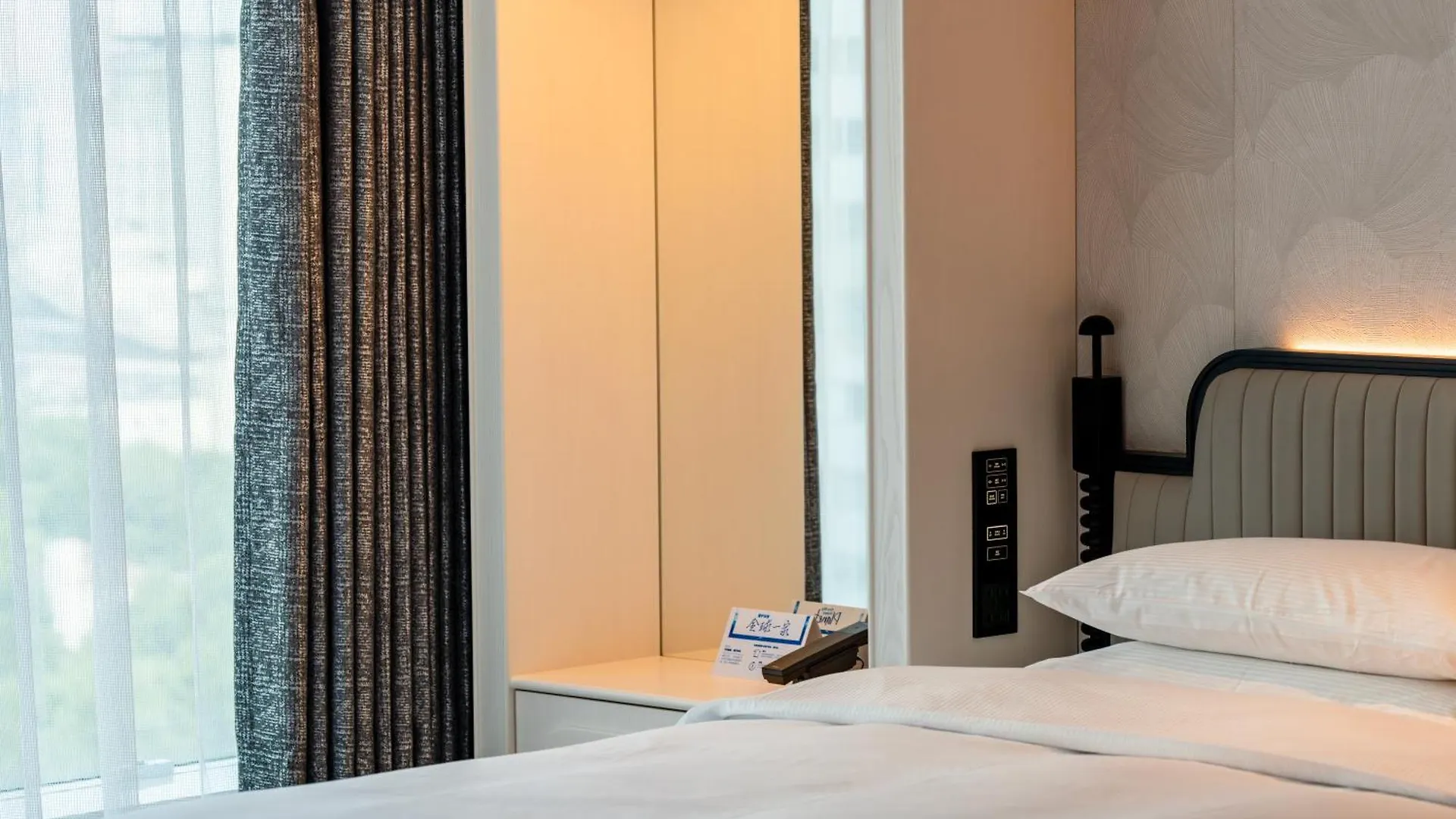 ***** Hotel Hilton Shanghai City Center -Steps From Iconic Landmarks Wukang Mansion And Jing'An Temple China