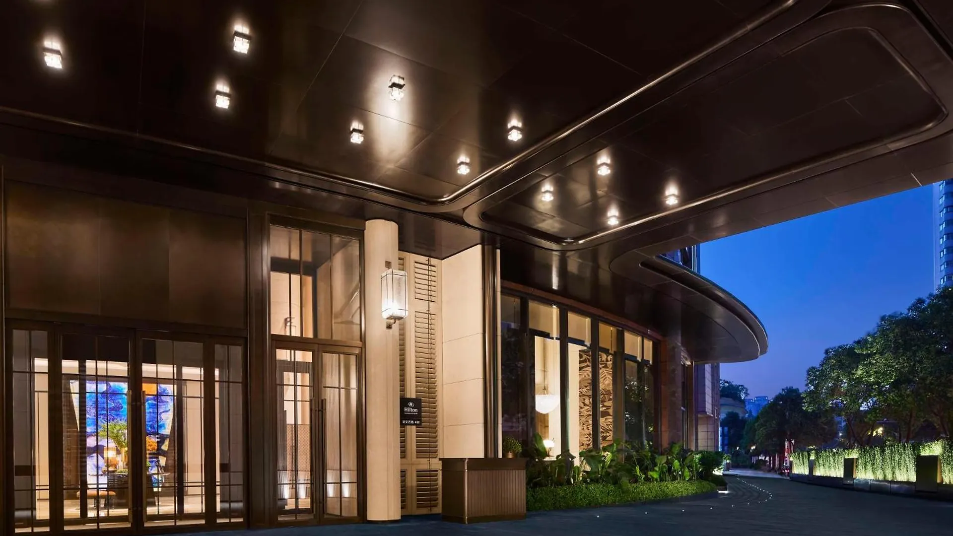 Hilton Shanghai City Center -Steps From Iconic Landmarks Wukang Mansion And Jing'An Temple 5*,
