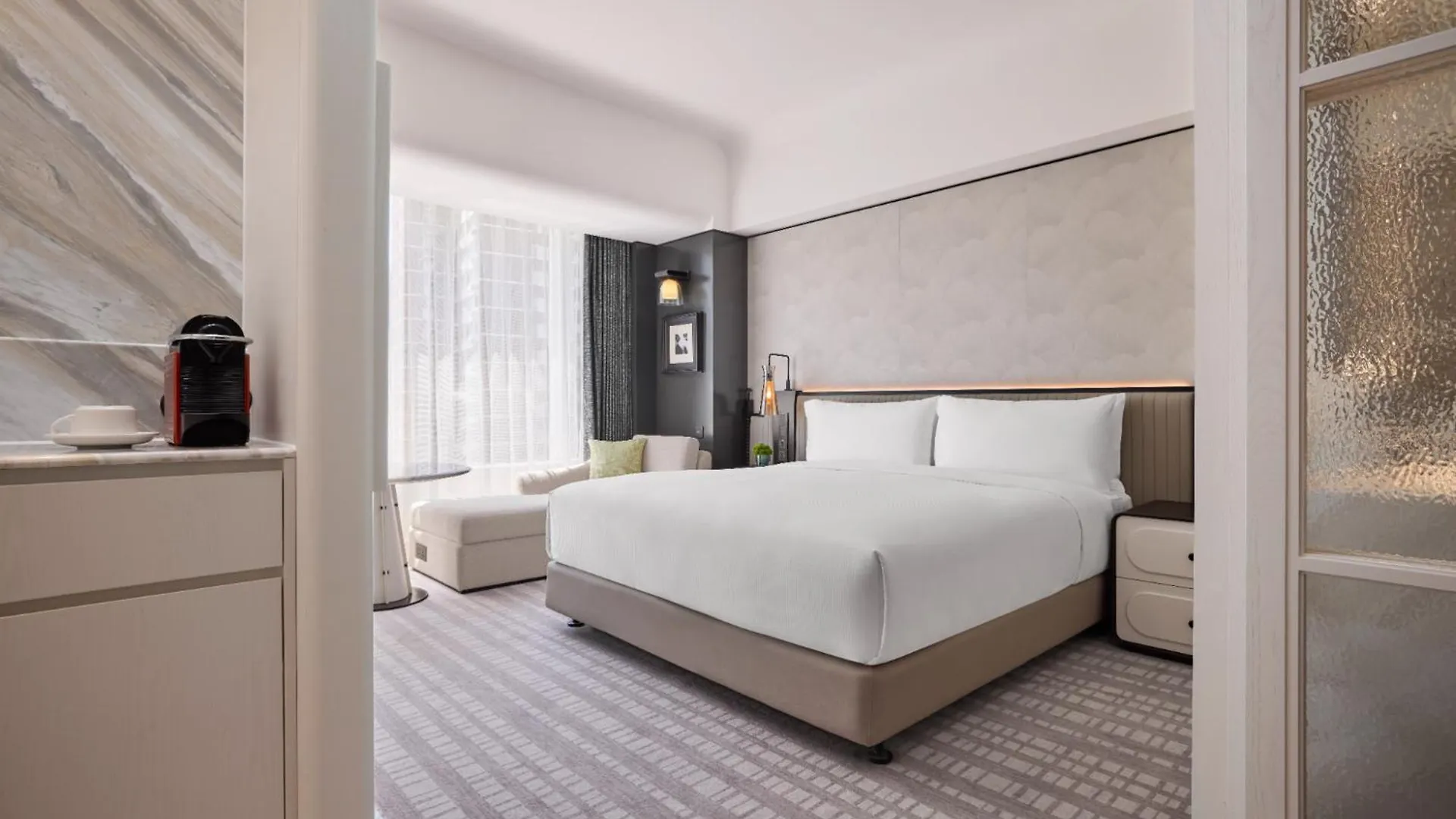 Hilton Shanghai City Center -Steps From Iconic Landmarks Wukang Mansion And Jing'An Temple 5*,