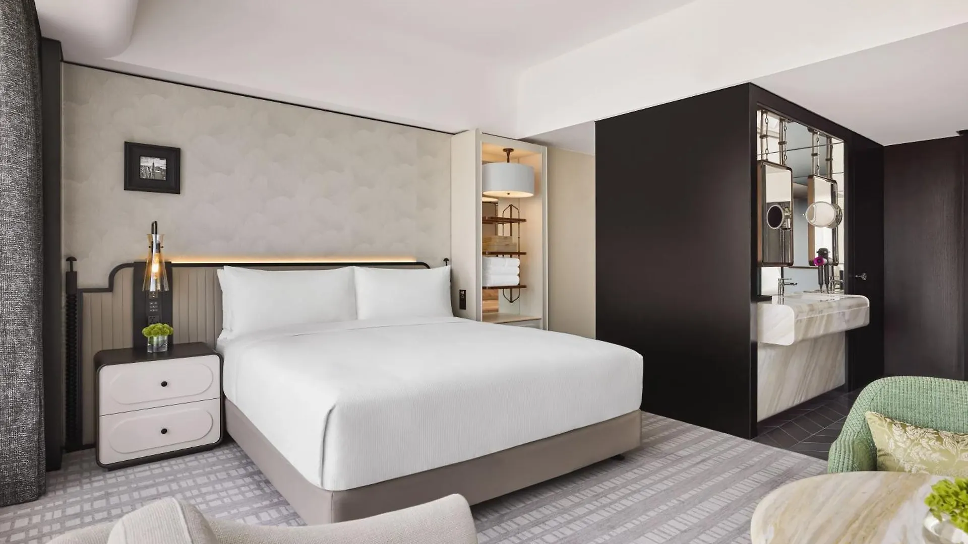 Hilton Shanghai City Center -Steps From Iconic Landmarks Wukang Mansion And Jing'An Temple 5*,
