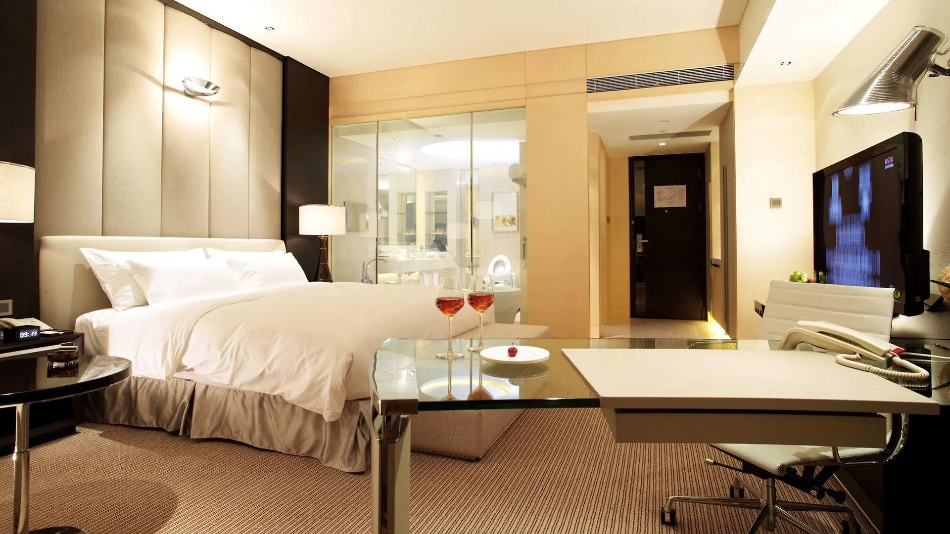 Hotel Hilton Shanghai City Center -Steps From Iconic Landmarks Wukang Mansion And Jing'An Temple